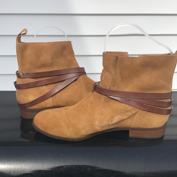 BC tan suede boots with leather straps - Picture 8 of 8